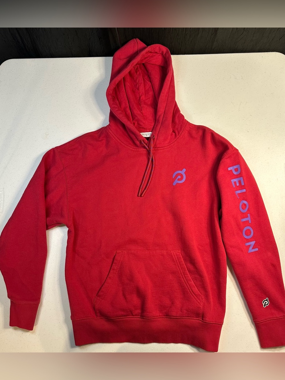 Peloton Chic Hoodie‎ Womens Medium Red Purple Logo Pullover Sweatshirt FA221